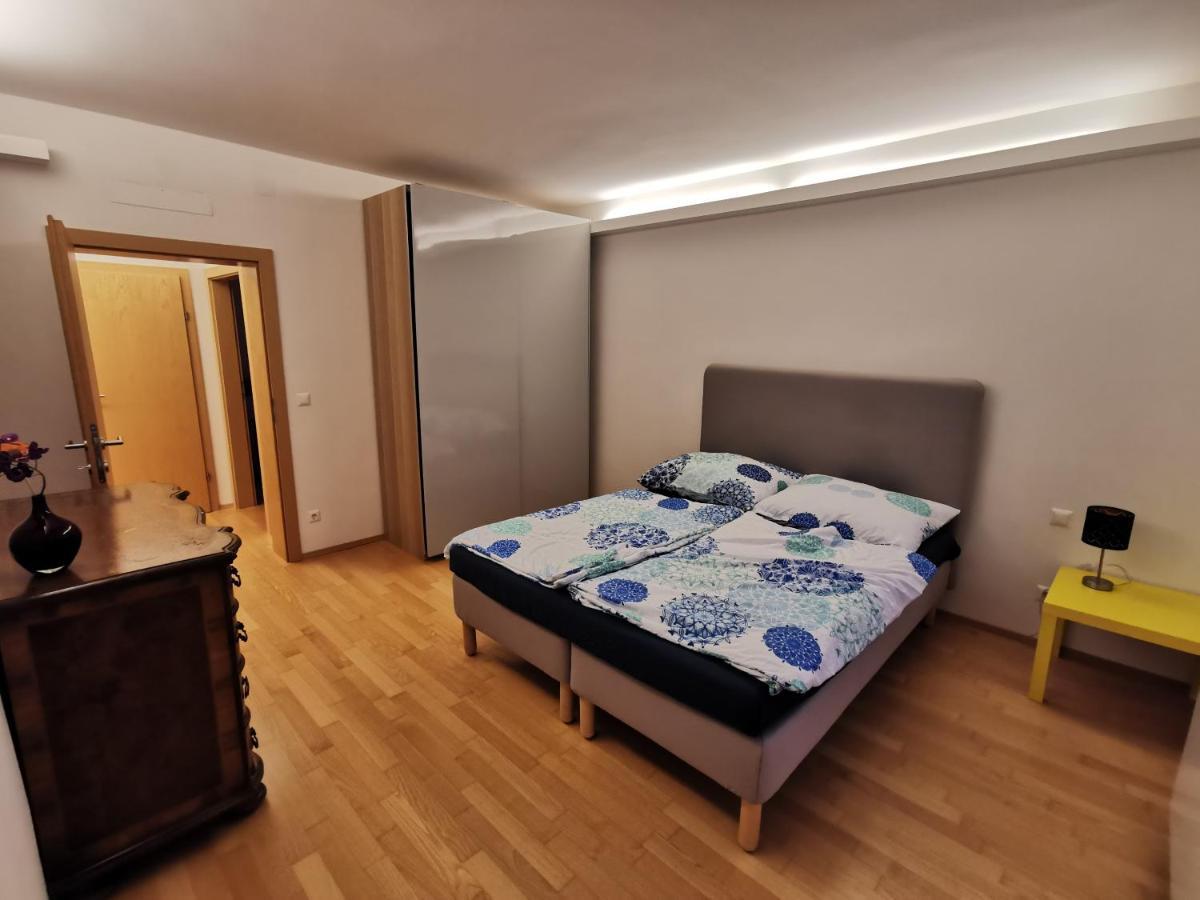 Haus Mit Traumhaften Ausblick Villach Esterno foto